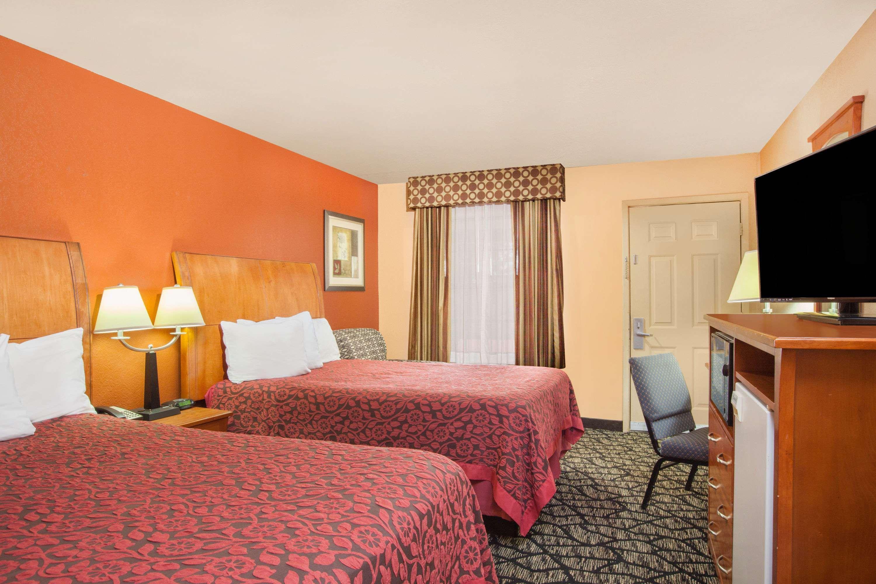 Days Inn By Wyndham Centerville Εξωτερικό φωτογραφία