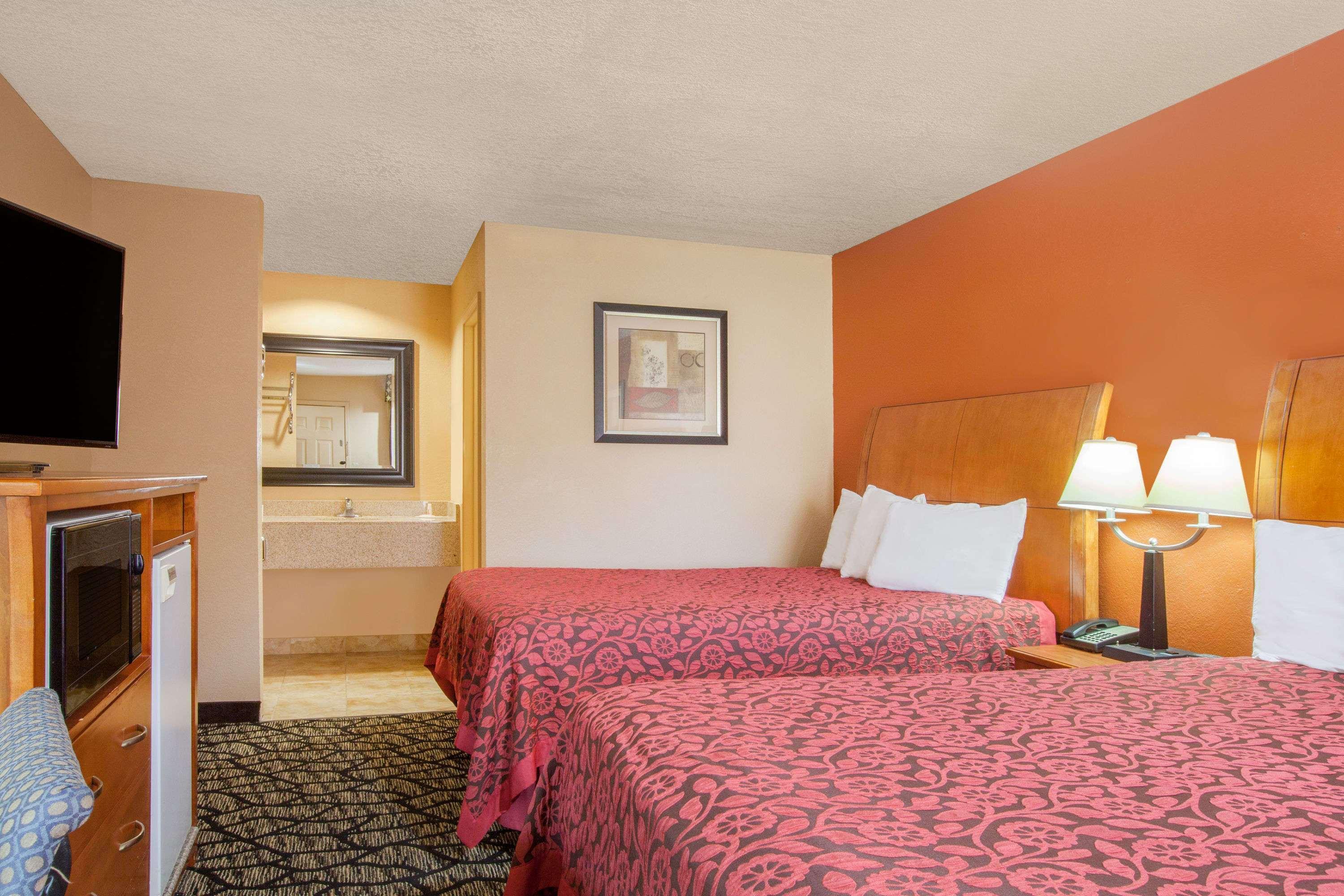 Days Inn By Wyndham Centerville Εξωτερικό φωτογραφία