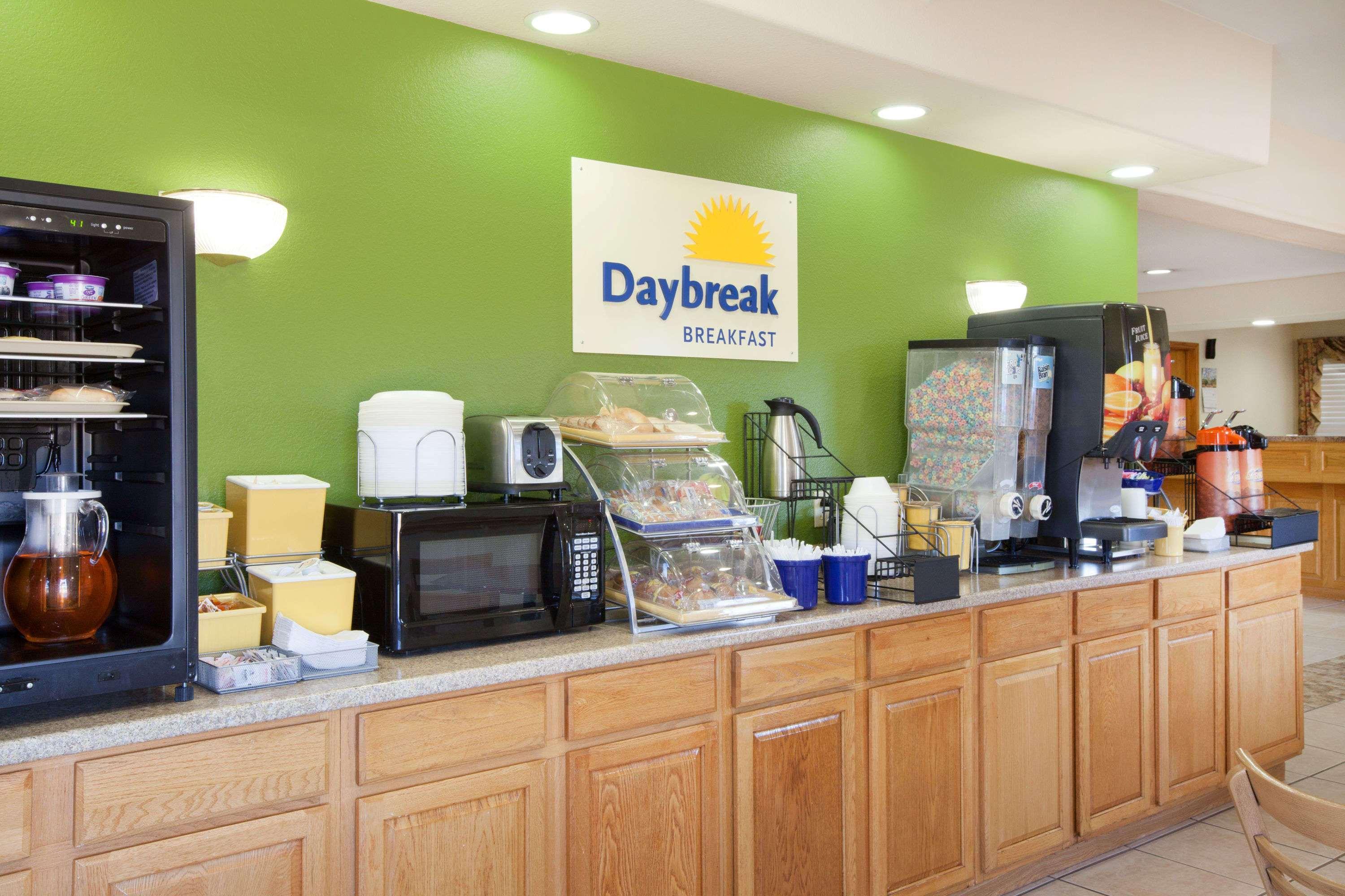 Days Inn By Wyndham Centerville Εξωτερικό φωτογραφία